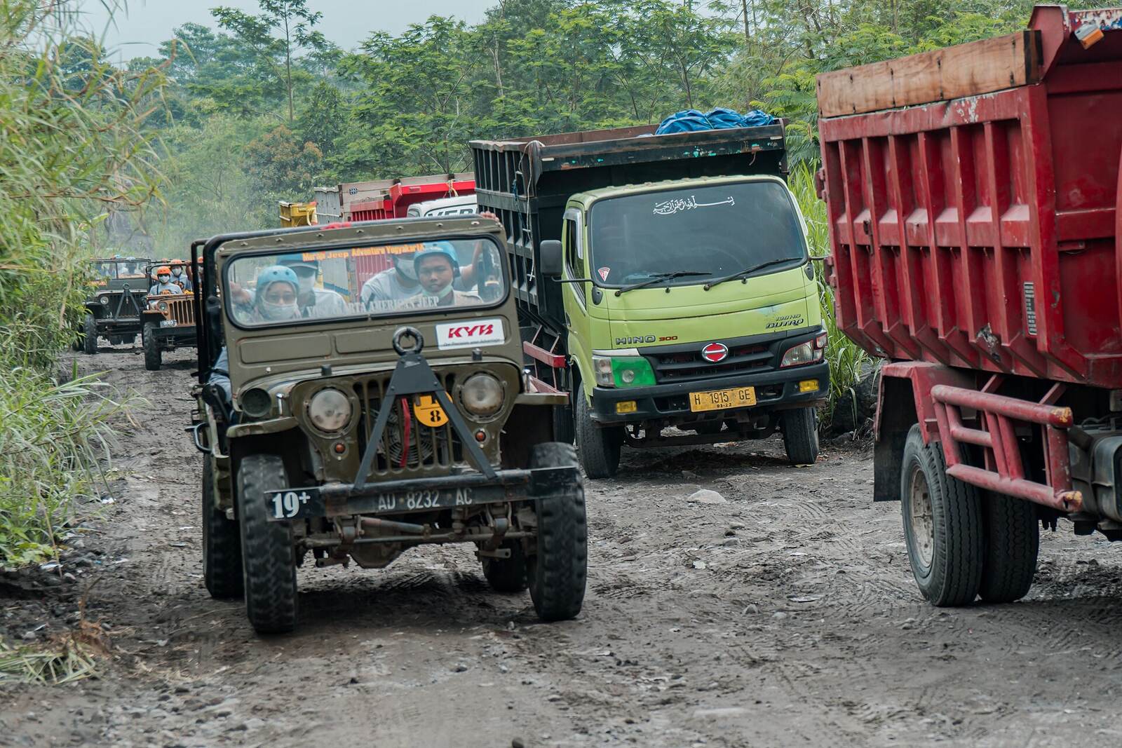 Jeep di jalur lahar